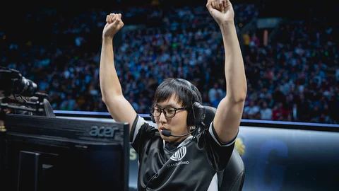 Doublelift via Lo L Esports Photos