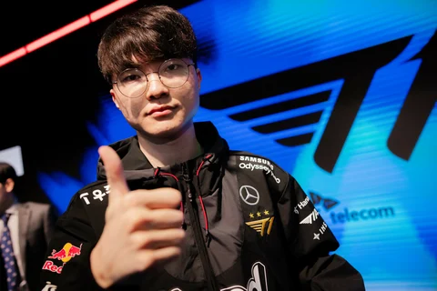 Faker worlds 2023 thumbs up